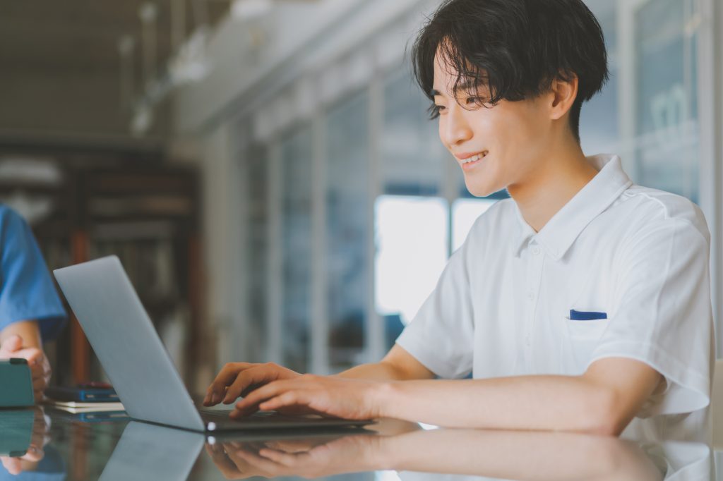 【記入例付き】モニタリングシートの書き方とは?要介護度別の記入例や記入のコツなどもあわせて紹介!