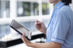 【明日からできる！】福祉・介護のDXはどう進める？DXの進め方やツールの選び方などをわかりやすく解説！