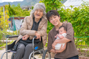 個別支援から地域づくりへ：支援者の健やかさがつなぐ包括的支援