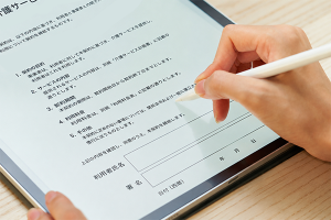 介護・福祉における電子署名の導入はどう進める？メリットや導入ステップなどを分かりやすく解説